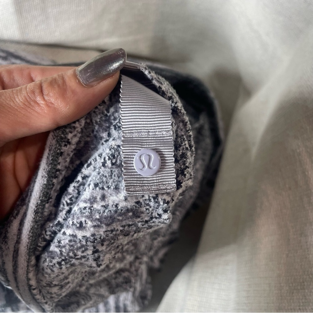 lululemon athletica Textured Black and White Scarf